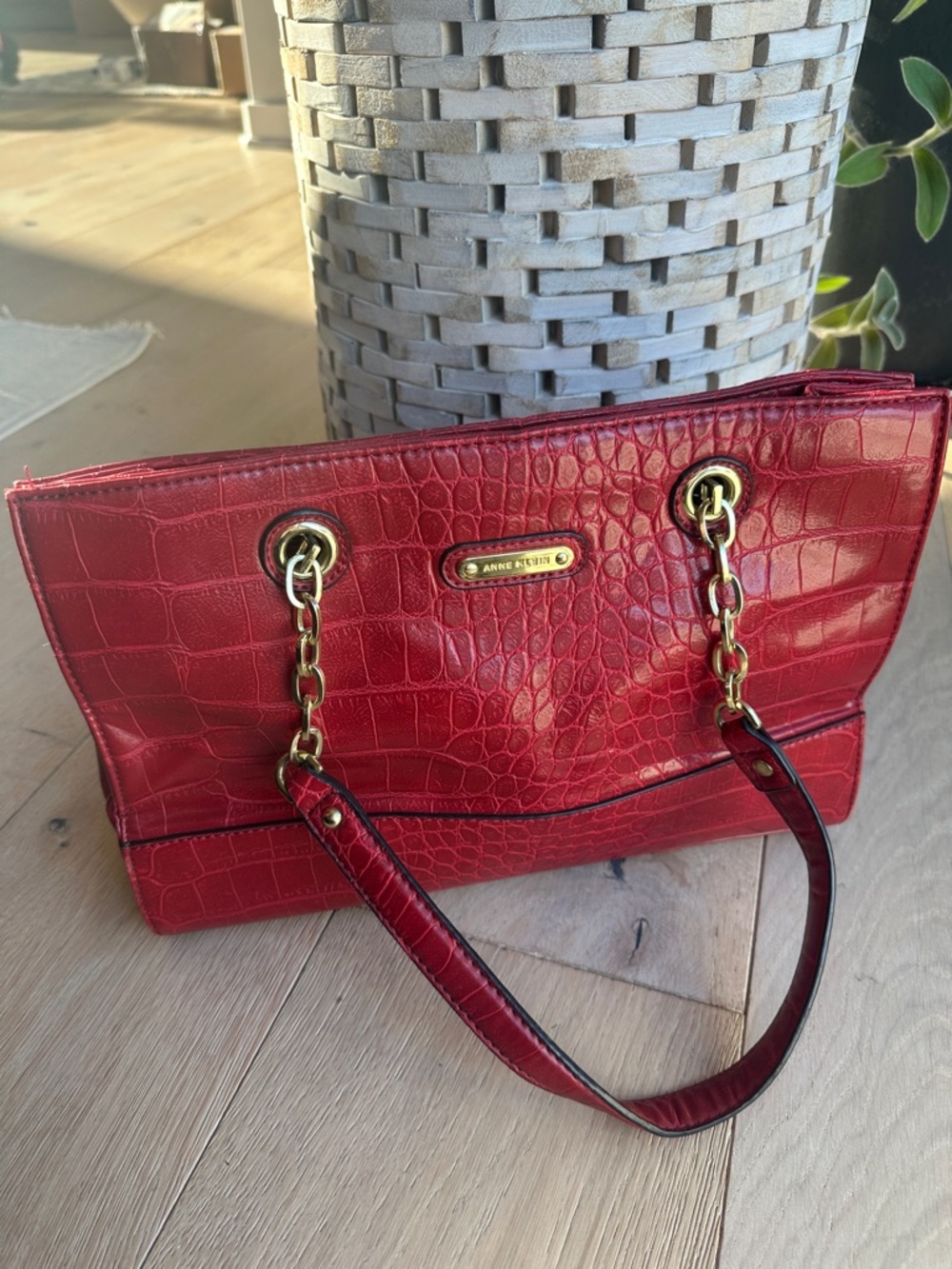 Anne Klein Red Croc-Embossed Shoulder Bag with Gold Chain Accents EUC